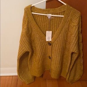 Women’s cable knit button up cardigan